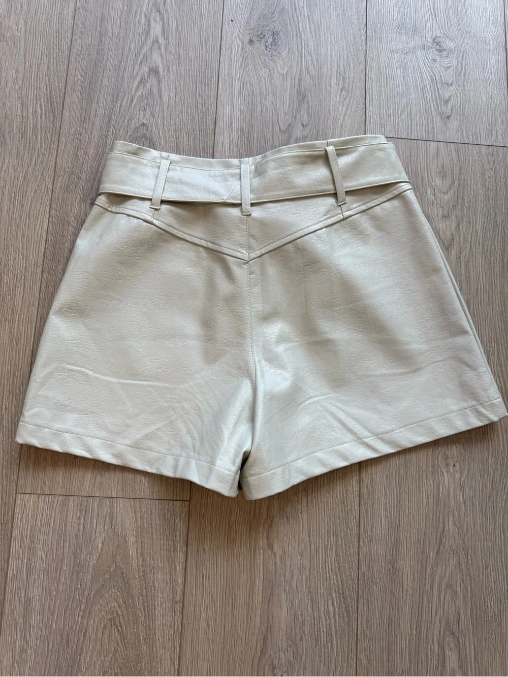 High-Waist Tie-Belt Leather Shorts in Pleather Faux Leather Cream - Picture 2 of 10